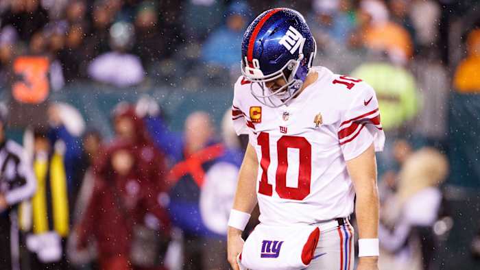 Eli Manning was just 4-of-11 for 24 yards in the second half of Monday night's loss.